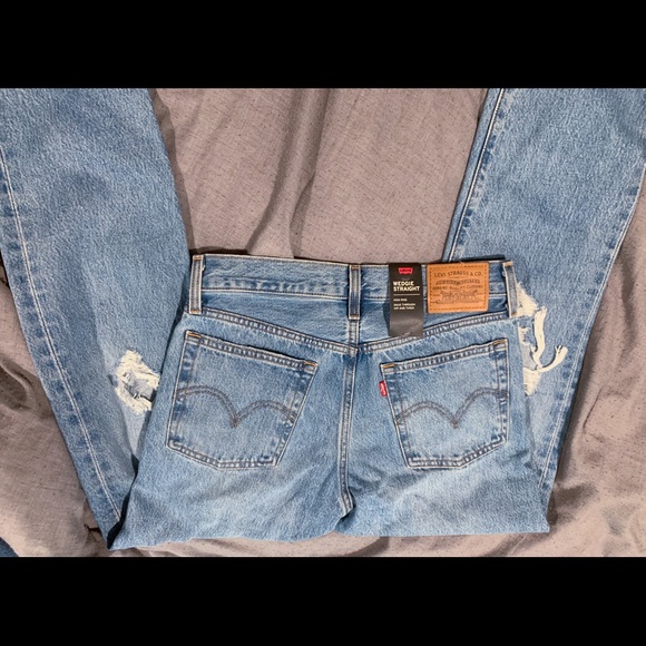 BNWT Levi’s Wedgie Straight Jeans - Picture 3 of 4